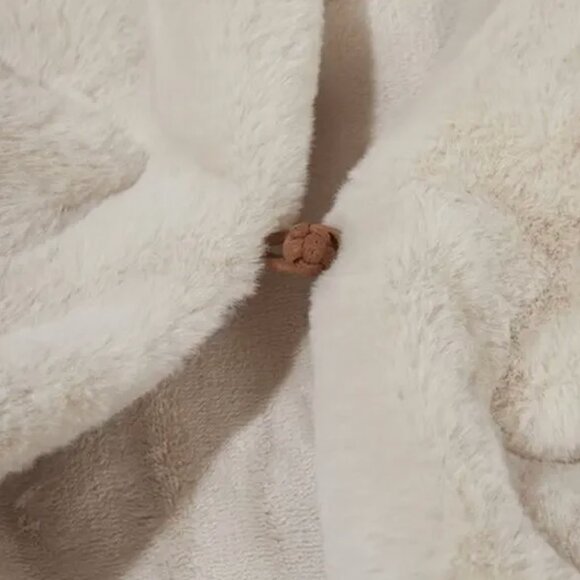 UNHIDE LIL MARSH - MEDIUM FAUX FUR WEARABLE BLANKET W/ KNOB & LOOP - Picture 3 of 16